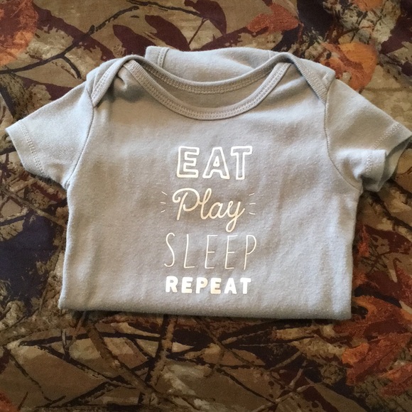 Onesie’s worn once. 3-6, 6 months, 6-9 months - Picture 4 of 8